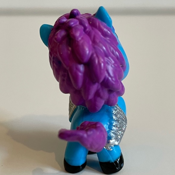 Hatchimals Colleggtibles Farm Horse Blue and Purple.
Hatchimals is 1 inch tall - Picture 6 of 6